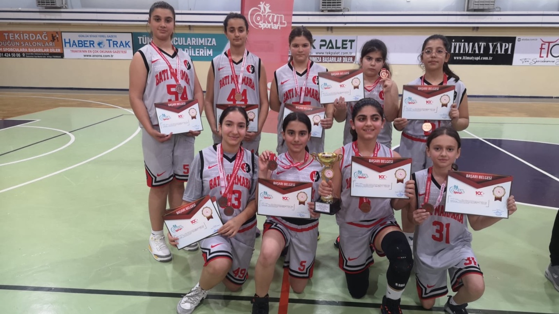 Okul Sporları Kapsamında İlimizde Düzenlenen Küçük Kızlar Basket Turnuvasında Okulumuz Üçüncü Olmuştur.